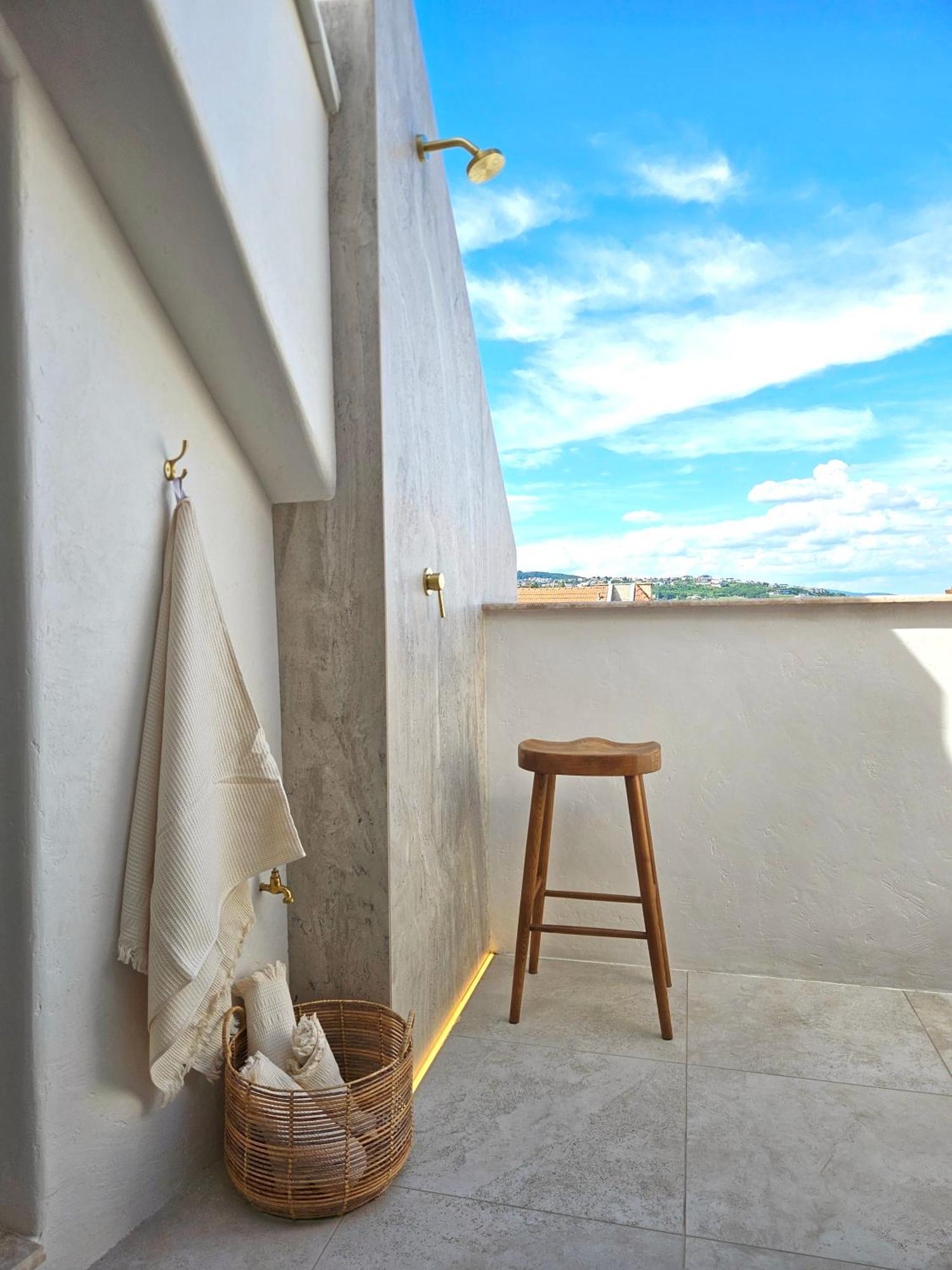 New Design Top-Class Suite Next To The Castle-Free Parking-Terrace Bratislava Esterno foto