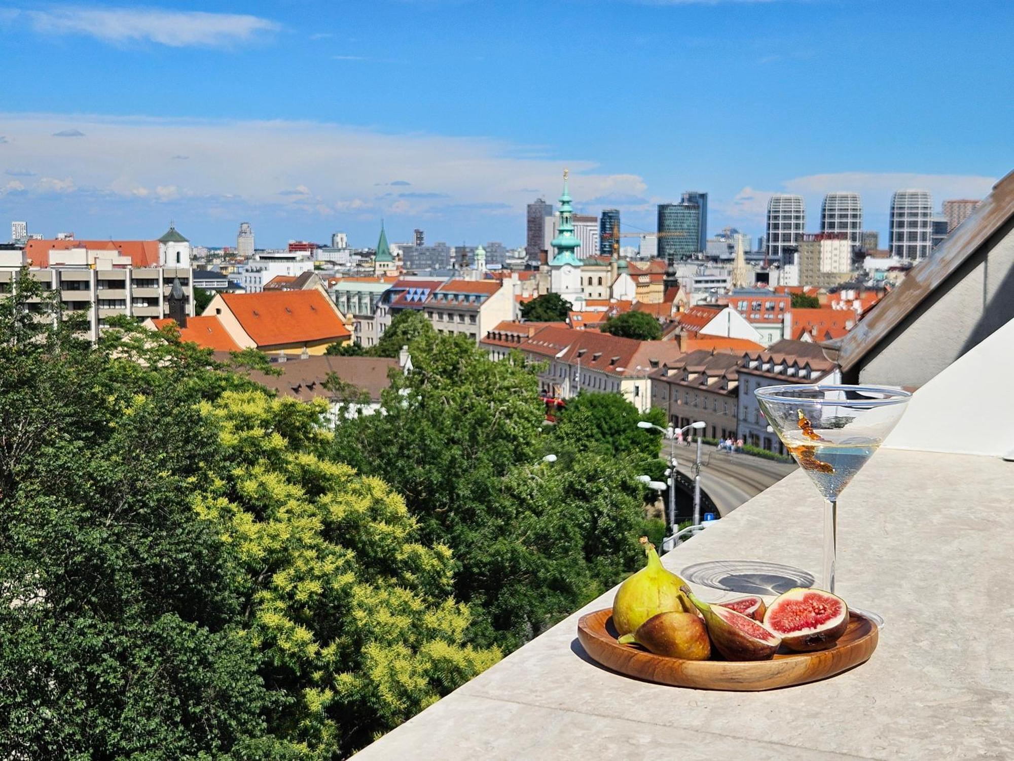 New Design Top-Class Suite Next To The Castle-Free Parking-Terrace Bratislava Esterno foto